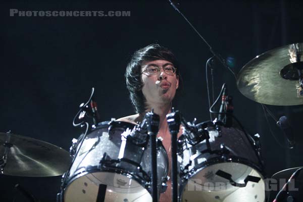 BLOC PARTY - 2005-11-14 - PARIS - Zenith - Matthew Chee Hung Tong
